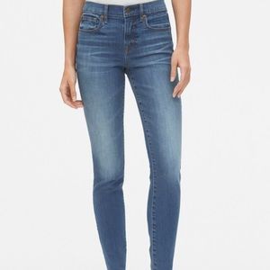 Mid rise stretch jeans